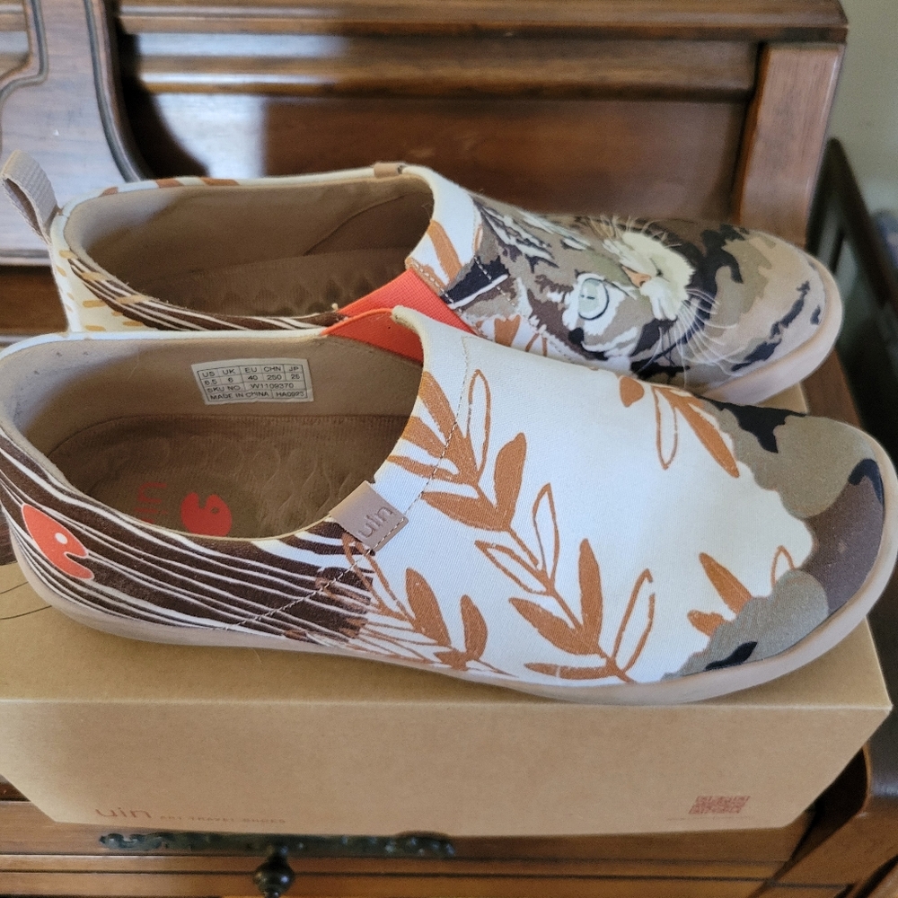 UIN Women's Sneakers - Cat Design in Brown and Orange - Picture 3 of 7